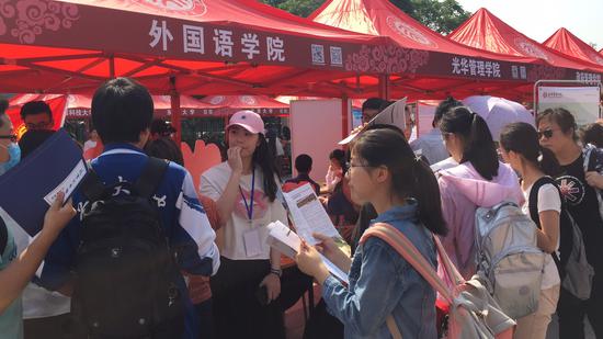 北京大学2017校园开放日现场火爆(图)