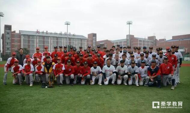 TFBOYS和东外MLB棒球学员同台飚戏     《我们的少年时代》在南京东山外国语学校取景 　