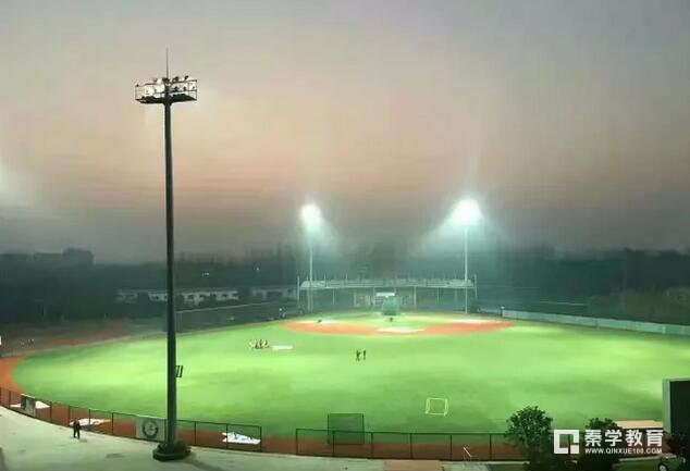 TFBOYS和东外MLB棒球学员同台飚戏     《我们的少年时代》在南京东山外国语学校取景 　