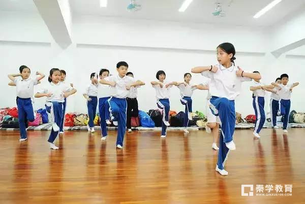 席嘉琪比赛前抱佛脚结果拿冠军       即使家庭变故也没能阻挡追梦的路