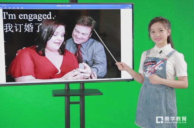 林妙可在教育机构当老师       林妙可教英语确定不是误人子弟