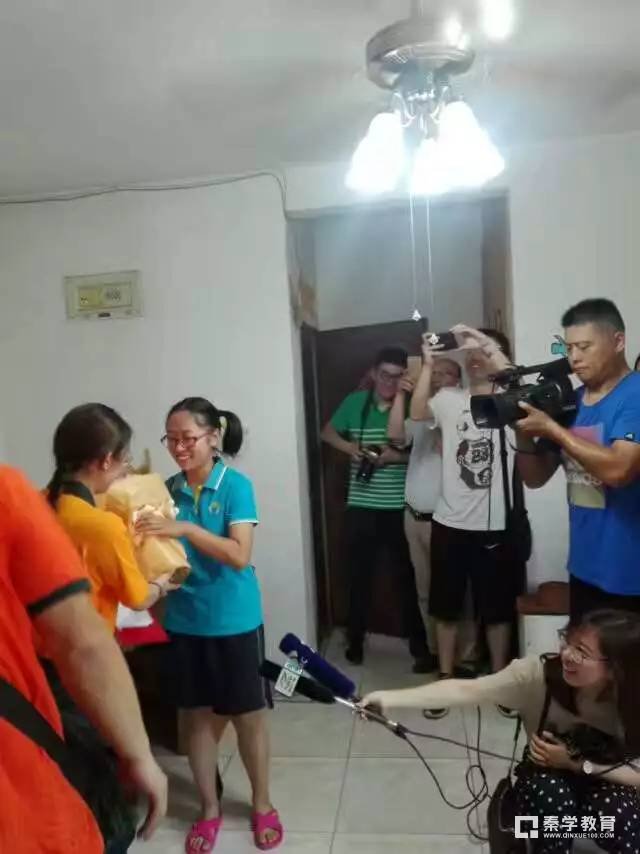     高考状元上不了北大？       余格格未达北大法律专业录取分数线     