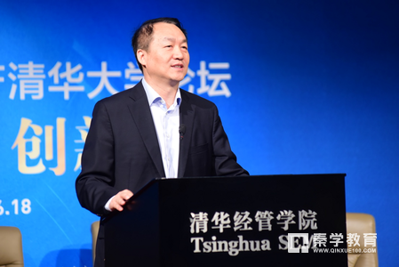 　　清华大学经济与管理学院好不好?就业去向是怎样的?今天我们专门介绍一下清华大学经济与管理学院，据说每年都有很多状元报，这是高考状元们看重的。以下是关于清华大学经济与管理学院介绍和关于就业去向的一个统计，供大家参考。  　　清华大学经济与管理学院(以下简称清华经管)是中国体制内MBA院校中，在帝都最出众的两家。2017年他也是刚过而立之年。  　　1、学院介绍  　　清华经管，84年生人，是“行胜于言”的楷模。官员、国企高管、技术创业者特别多(官员国企EMBA限读令后学生构成有所变化)。由于清华的理工科享有盛名，因此很多技术创业公司的领导又都到清华经管做学生，创业板上市公司占比很高。  　　清华经管学院的教学项目分为：本科、硕士、博士、MBA项目、EMBA项目以及高级管理培训项目。其中， MBA新版课程体系是2013年开始推出的，由必修课、选修课和毕业报告三个部分组成。  　　必修课全部为通用性、基础性课程，能够为MBA学生后续的学习打下坚实基础。在必修课后MBA学生可以根据个人的需要选修经管学院、清华大学和海外院校的课程，进行个性化的学习。在最后的毕业报告阶段，MBA学生可以结合自己的工作实际和学习兴趣，完成综合性、实践性的毕业报告，达到将在校所学融汇贯通、深入掌握的目的。总之在清华的学习阶段，你要担心的只有时间不够，绝对不会担心没有课选的问题，多得是类似数据模型的烧脑课等待你。  　　2、清华经管学院下设7个系：  　　管理科学与工程系、金融系、经济系、会计系、市场营销系、领导力与组织管理系、创新创业与战略系。  　　3、招生方式  　　考生可以通过高考、自主招生、领军计划、保送生等方式进入清华经管。  　　2016年清华只接受了竞赛保送生和语言类的保送生。部分考生通过自主招生进入，截止到目前为止，经管院没有针对中学生的夏令营。其招收的学生有一半是各省的前十名，文理兼招。  　　4、培养模式  　　2009年4月，清华经管学院提出了“通识教育与个性发展相结合”的本科教育理念，并从2009年秋季学期开始实施新本科培养方案。这一改革获得2014年国家级教学成果一等奖。通识教育融合价值塑造、能力培养、知识获取三个方面，特别强调对学生的好奇心、想象力、批判性思维能力的培养;个性发展既关注学生个性的发展，又对学生实行个性化的培养，为学生自由成长创造环境和提供机会。  　　5、排名认证  　　清华经管学院率先获得AACSB和EQUIS全球两大管理教育顶级认证，2012年底又率先通过中国高质量MBA教育认证。  　　国际排名以英国金融时报FT排名为参考：  　　清华-INSEAD双学位EMBA项目获得2014年全球EMBA排行榜第3位;  　　6、就业去向参考  　　下面的名录摘录自一位清华经管学院金融班毕业生写的文章：  　　(请注意，清华的是一个完整班的，不是抽取出来的数据)  　　周同学(女，云南) 金融学 麦肯锡(北京)，拒了瑞银offer  　　舒同学(男，四川) 金融学 摩根士丹利(上海)  　　王同学(女，黑龙江) 金融学 高盛(北京)，拒了麦肯锡offer  　　王同学(女，北京) 金融学 摩根士丹利(香港)  　　黄同学(女，安徽) 金融学 摩根士丹利(香港)  　　石同学(男，上海) 金融学 摩根大通(北京)  　　宋同学(女，辽宁) 金融学 推研，将加入高盛(北京)  　　金同学(男，吉林) 金融学 推研，将加入高盛(北京)  　　孙同学(女，山东) 金融学 推研，将加入巴克莱(香港)，拒了摩根大通offer  　　陈同学(女，江苏) 金融学 推研，将加入摩根大通(香港)  　　严同学(男，上海) 金融学 推研，将加入巴黎银行(香港)，拒了雷曼offer  　　罗同学(女，) 金融学 英国读硕，后加入瑞银(伦敦)  　　姜同学(男，山东) 金融学 斯坦福读硕，将加入雷曼兄弟(纽约)  　　于同学(女，北京) 金融学 纽约大学读硕，将加入麦格里银行(香港)  　　孙同学(女，黑龙江) 金融学 哥伦比亚大学读硕，将加入Risk Metrics(纽约)  　　闫同学(女，湖北) 金融学 推研，将加入Risk Metrics(芝加哥)  　　张同学(女，浙江) 金融学 推研，将加入汇丰银行(香港)  　　王同学(男，陕西) 金融学 推研，将加入中央汇金公司(北京)  　　高同学(男，安徽) 金融学 本系直博，导师周小川(央行行长)  　　高同学(男，辽宁) 金融学 外交部  　　杨同学(女，湖南) 金融学 Google(北京)  　　秦同学(女) 金融学 推研，德意志银行(香港)  　　白同学(男，陕西) 金融学 推研，国家外汇管理局