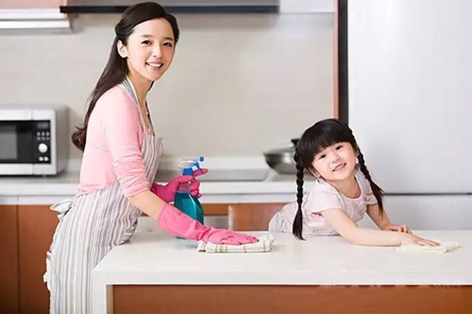 做家务能让孩子学到什么?做家务能培养孩子哪些技能？怎样让孩子主动做家务？