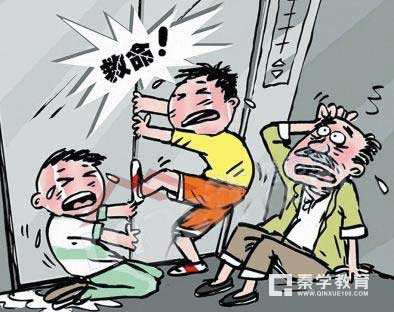 孩子电梯内撒尿坠落电梯死亡，公共场所教育知识不容忽视