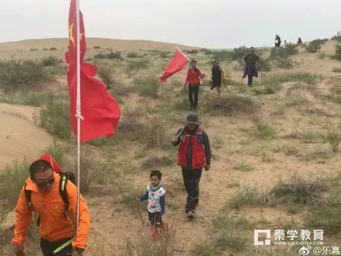 乐嘉育儿家长你们怎么看?乐嘉带女儿徒步沙漠你们能接受吗？