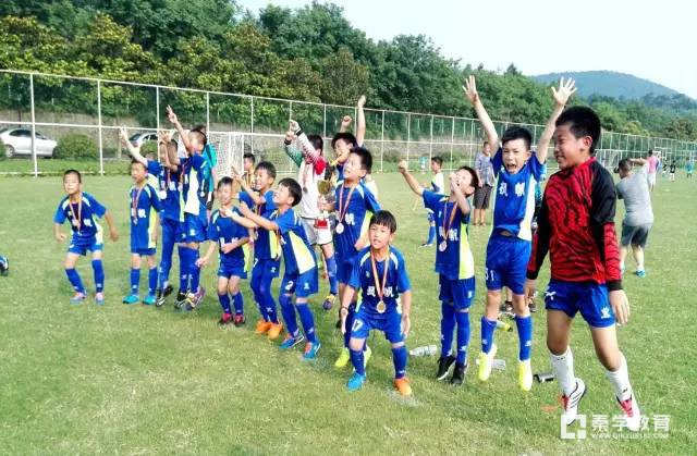 新城小学南校区获“枫帆杯”双冠王，新城小学南校区足球队有多牛？