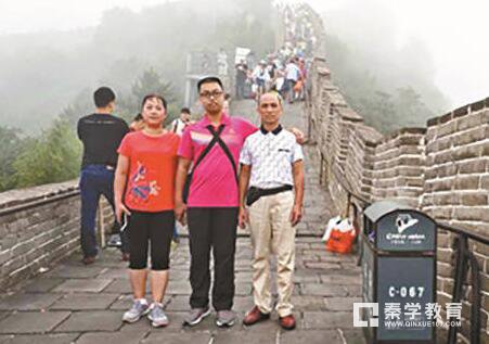 送儿子上清华歇业通知蹿红网络，老板说儿子平时学习很优秀