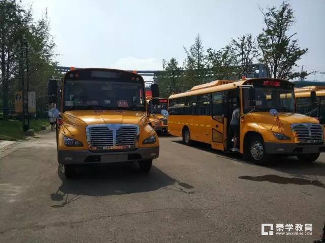 平安校车走进金陵中学河西分校啦，促进南京学校校车规范化