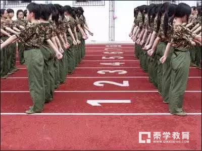军训究竟想告诉孩子什么？家长们是支持军训走过场孩子来真的