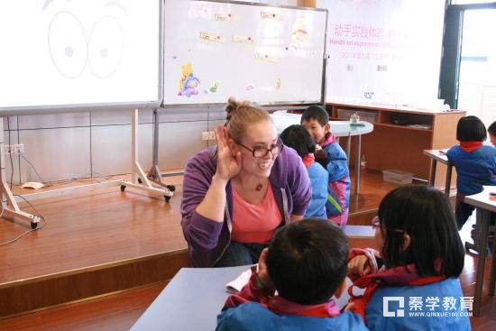 家长担心双语教学孩子接受不了，树人小学却是奋起直追