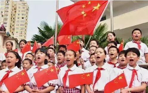 中小学要求学唱国歌并纳入教材，应该奏唱国歌的场合有哪些？