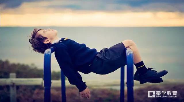 转发文章|让孩子过早懂事是种残忍的教养，建议家长们都看一看