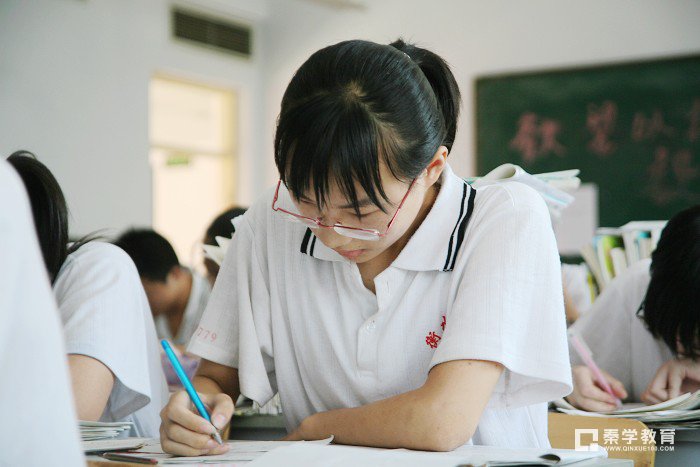 理科女生应该学习什么专业？专家推荐理科女生学习以下这些专业