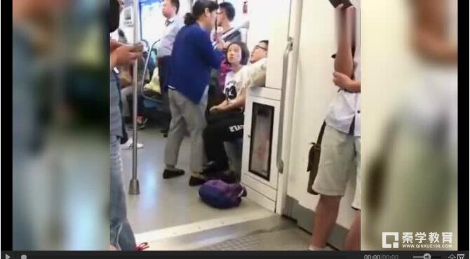老人逼小孩让座再次发生，让座是靠道德约束并非暴力强迫