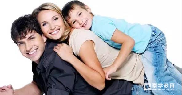 当爸爸教训孩子时妈妈绝对不能做哪些事情?统一思想对家庭教育很重要