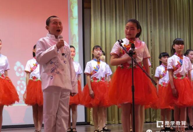 铜山区茅村中心中学流行徐州琴书，这所学校在将乡土文化传承下去