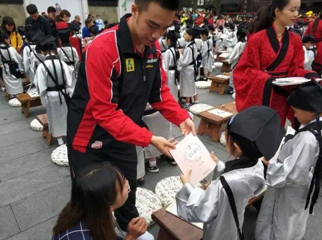 南京中小学开学第一课怎么上？校长世界冠军校友等都来了