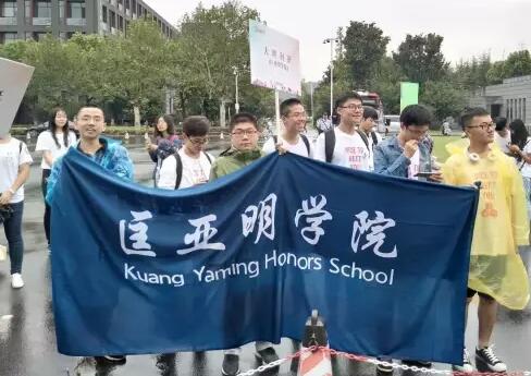 南京大学和东南大学大一学霸分享高分秘籍，玩游戏照样拿高分