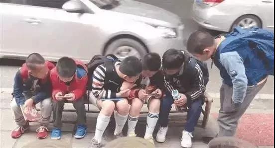 玩王者荣耀的年龄分布，孩子中王者荣耀的毒多半在家庭