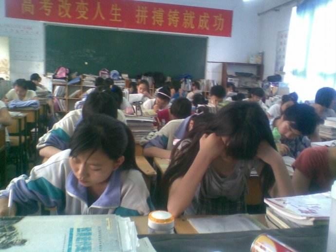 2018年高考这一年有哪些事发生？高三党们一年的学习策略要不要