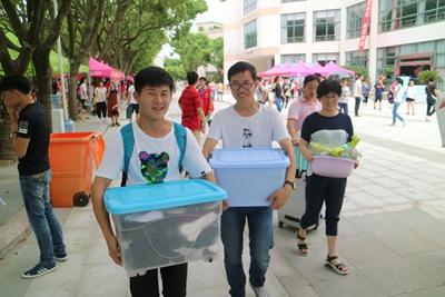 开学大学生最爱买的电子用品和生活用品分别是什么？高校最新数据