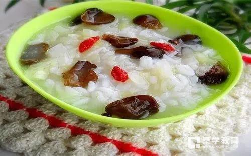 适合高三吃的补脑食物有哪些？家长给孩子做这些补脑营养餐