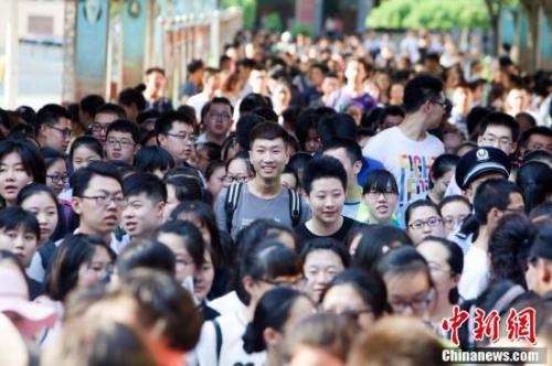 00后的时代已经来临，00后大学生个个成绩优秀