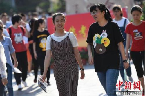 00后的时代已经来临，00后大学生个个成绩优秀