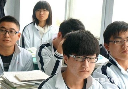 初三是孩子的人生的转弯处，家长如何恰到好处的帮助孩子？