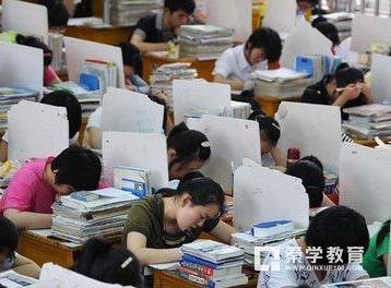 初中读私立住宿学校好，还是读公立学校通校生好？