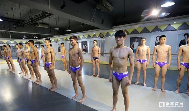 备战2018年艺考众考生泳装上阵大秀性感,大家觉得画面是不是太美？
