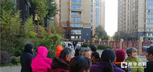 今早南京一对母子坠楼身亡，游戏？教育问题到底出现在哪？