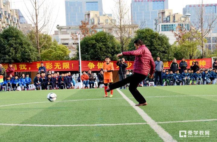 第五届“建邺杯”校园足球联赛开赛，一起走进现场看看