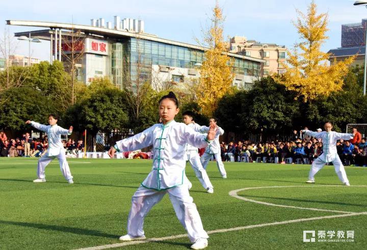 第五届“建邺杯”校园足球联赛开赛，一起走进现场看看