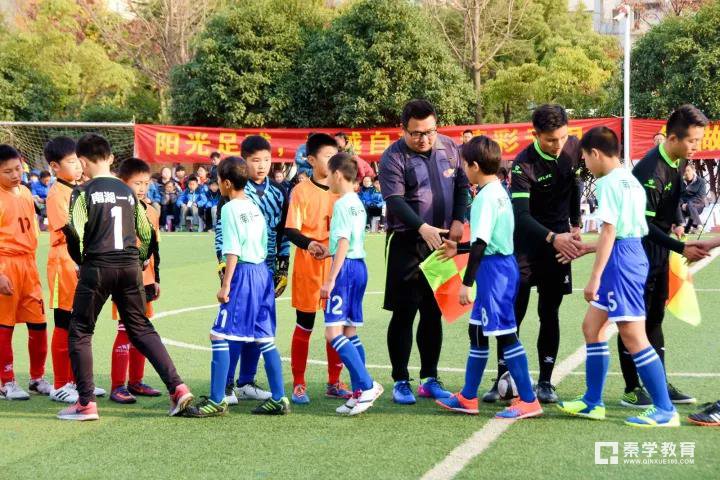 第五届“建邺杯”校园足球联赛开赛，一起走进现场看看