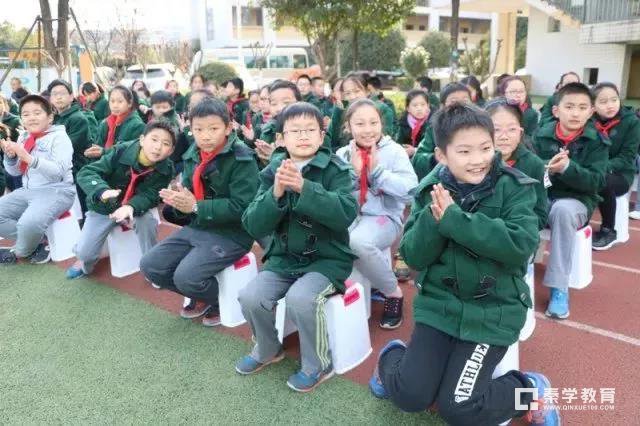 第五届“建邺杯”校园足球联赛开赛，一起走进现场看看