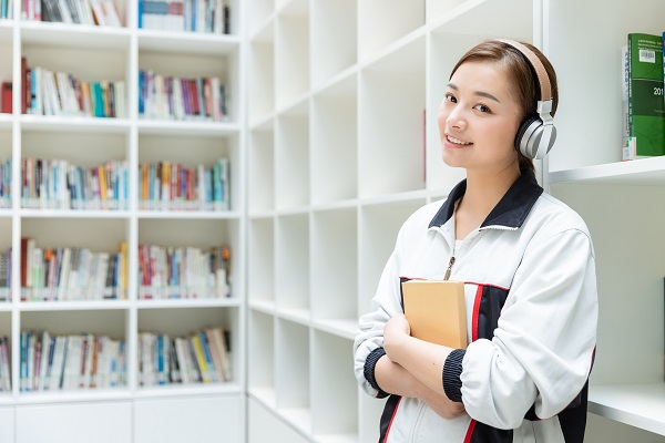 女生到高中学习成绩差？女生小学到大学的学习都占优势？