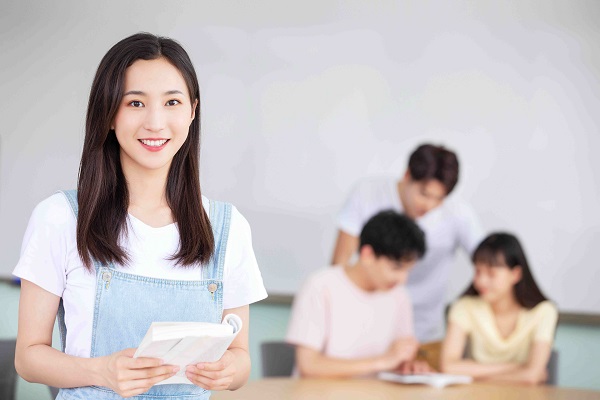 2018年高考作文素材：2017-2018感动中国十大人物事迹及颁奖词大全
