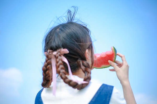 上初二的女儿生我气不理我了，家长该怎么办？