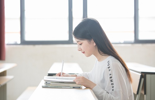 高二的学生应该如何准备艺考？