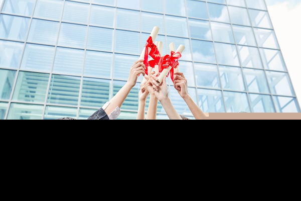 上海华育中学一学期学费多少钱？上海华育中学校园环境怎么样？