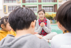 对孩子而言，家庭教育和学校教育哪个作用更大？两者的关系是什么？