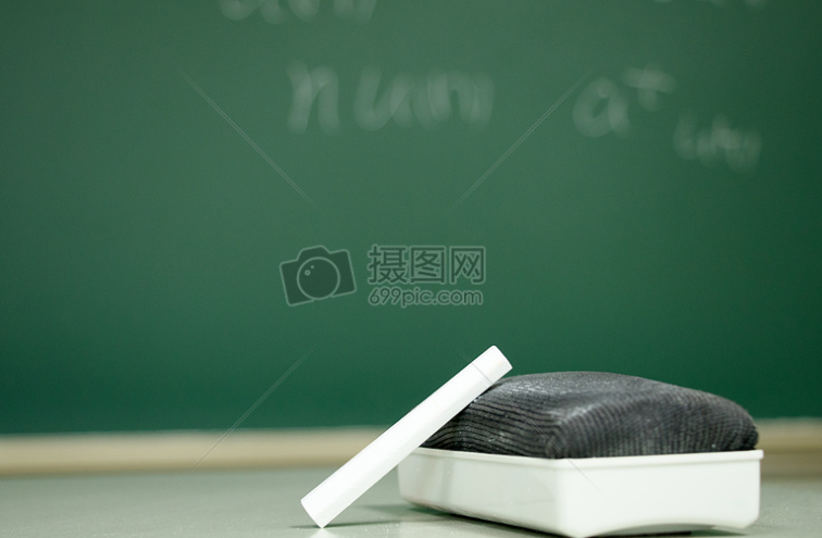 你们知道黑板挂在西面的原因吗？有什么好处吗？