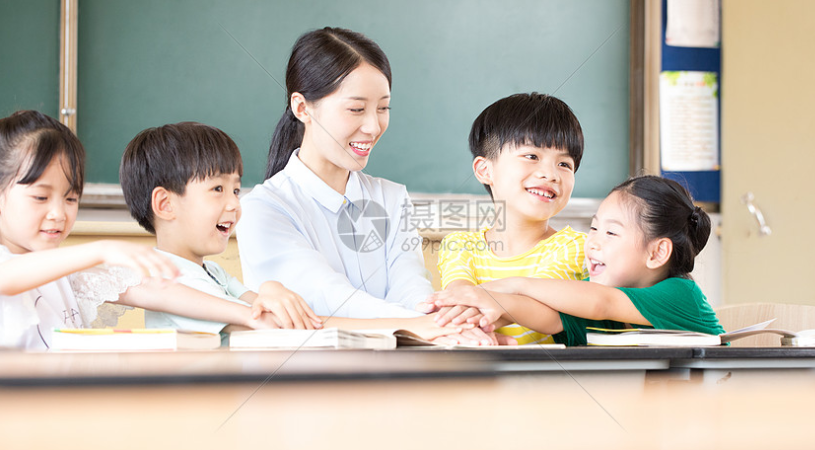 孩子的家庭作业应该家长自己辅导吗?作业辅导班怎么样?