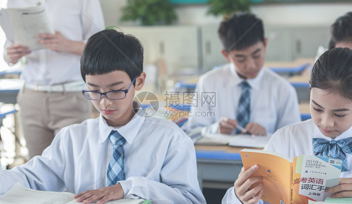 孩子要上小学了，要不要报个英语培训班？