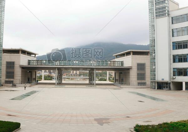 武汉科技大学和青岛科技大学哪个比较好？
