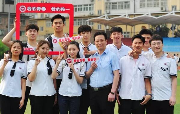 西安五大学校校服大PK