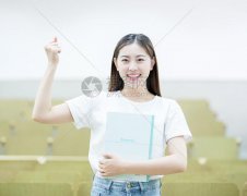 高考成绩刚过二本线，家庭经济一般是复读打工还是上大学？